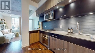 205 Manning Ave in Toronto, ON - Building Photo - Building Photo