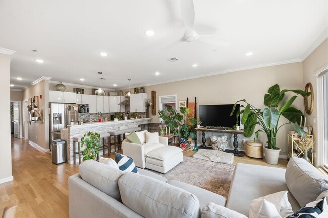 property at 936 Pavonia Ave