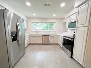 6210 Creekside Ln in League City, TX - Building Photo - Building Photo