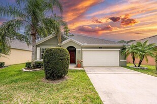1323 Lexington Square SW in Vero Beach, FL - Building Photo