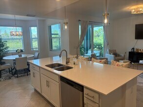 14151 Heritage Landing Blvd, Unit 1017 in Punta Gorda, FL - Foto de edificio - Building Photo