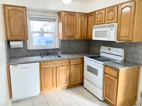 216 Paramount Dr, Unit 1 in Millbrae, CA - Building Photo - Building Photo