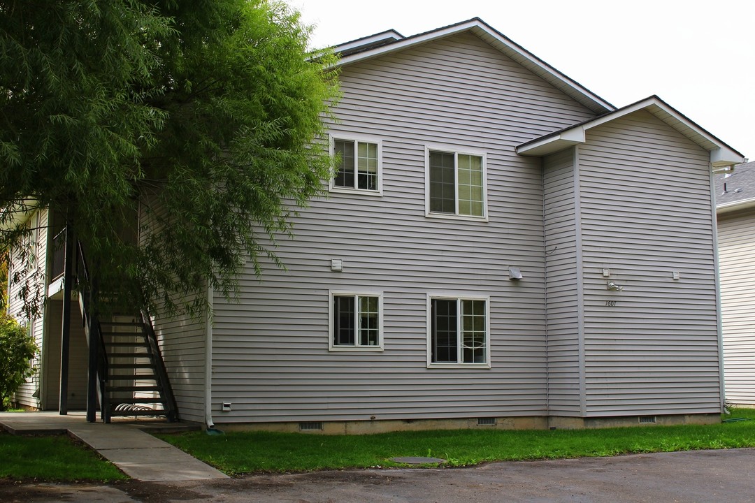 1607 Checola St in Nampa, ID - Foto de edificio