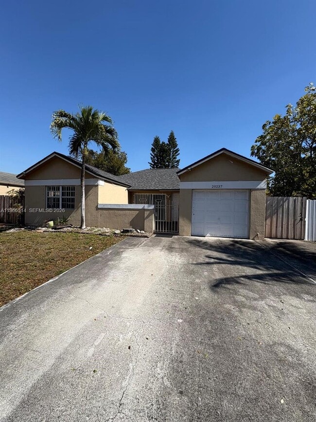 20237 NW 32nd Ave in Miami Gardens, FL - Building Photo - Building Photo