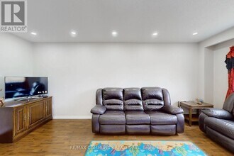 18 Knightsbridge Way in Markham, ON - Building Photo - Building Photo