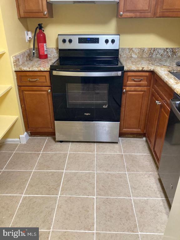 8718 Village Square Dr in Alexandria, VA - Building Photo - Building Photo