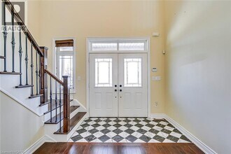 2492 Chaplin Rd in Oakville, ON - Building Photo - Building Photo