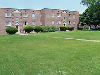 Browncroft Apartments & Townhouses in Rochester, NY - Building Photo - Building Photo