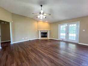 5866 Chi Chi Cir in Milton, FL - Building Photo - Building Photo