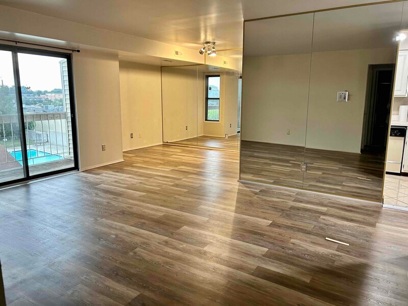 30445 W 14 Mile Rd in Farmington Hills, MI - Building Photo