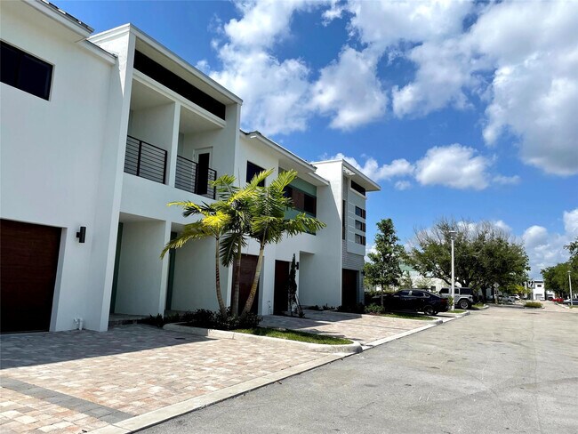 4380 NW 8th Ct in Plantation, FL - Building Photo - Building Photo