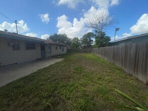 438 Whitehall Dr in Corpus Christi, TX - Building Photo - Building Photo