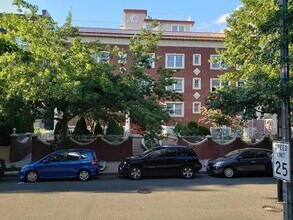Segovia Apartments in Washington, DC - Foto de edificio - Building Photo