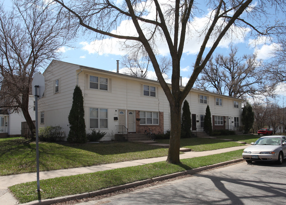 140-150 6th Ave NE in Minneapolis, MN - Building Photo