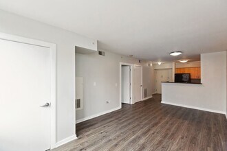 1000 New Jersey Ave SE in Washington, DC - Foto de edificio - Building Photo