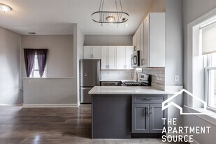 3216 W Augusta Blvd in Chicago, IL - Building Photo