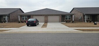 521 NW 69th Ave in Bentonville, AR - Building Photo