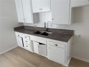 749 S Berendo St, Unit 5 in Los Angeles, CA - Foto de edificio - Building Photo