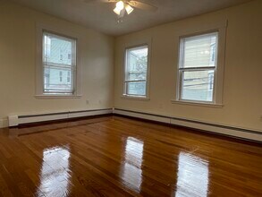 248 Somerville Ave, Unit 2 in Somerville, MA - Foto de edificio - Building Photo