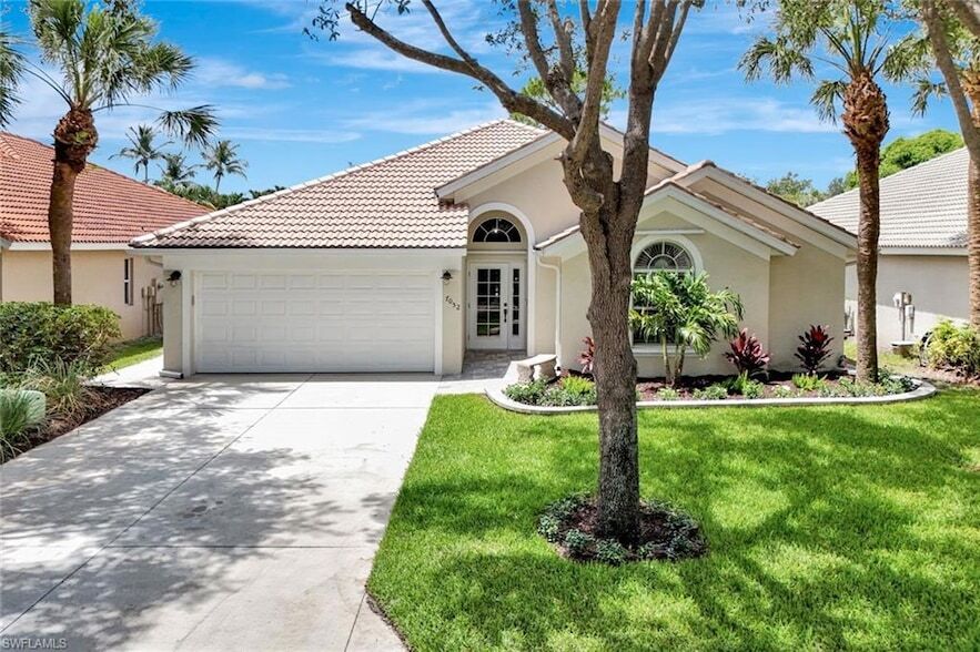7052 Timberland Cir in Naples, FL - Building Photo
