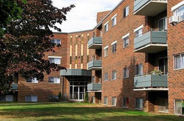 Olympia Court Apartments in Cambridge, ON - Building Photo