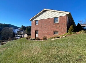 410 Colonial Dr in Independence, VA - Building Photo - Building Photo