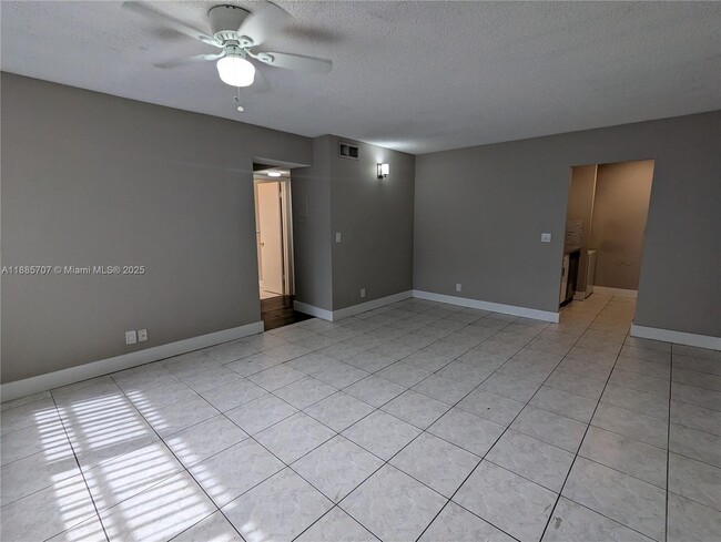 10224 Twin Lakes Dr
