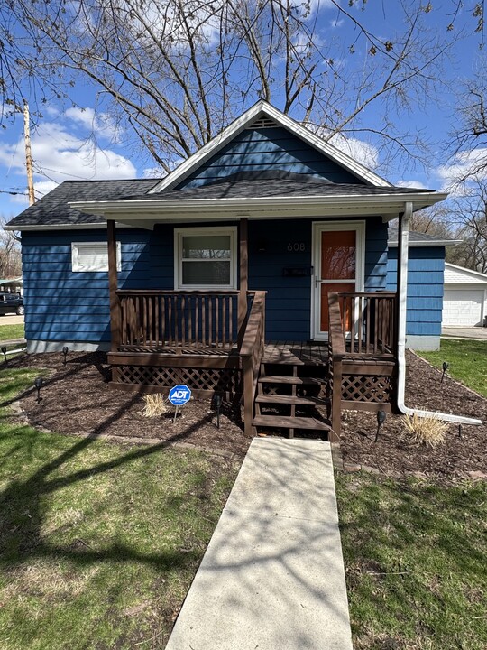 608 N Fell Ave in Normal, IL - Foto de edificio