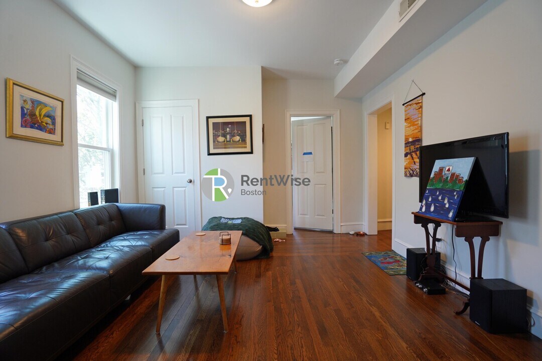 27 Marney St in Cambridge, MA - Building Photo