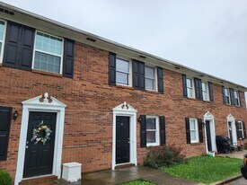 335 Churchill Dr in Richmond, KY - Building Photo