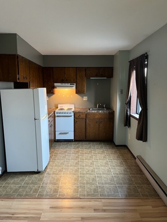 215 1/2 Main Ave S in Park Rapids, MN - Foto de edificio