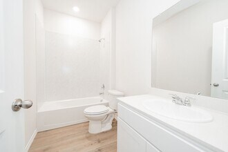 2110 Thornton Dr in Crandall, TX - Foto de edificio - Building Photo