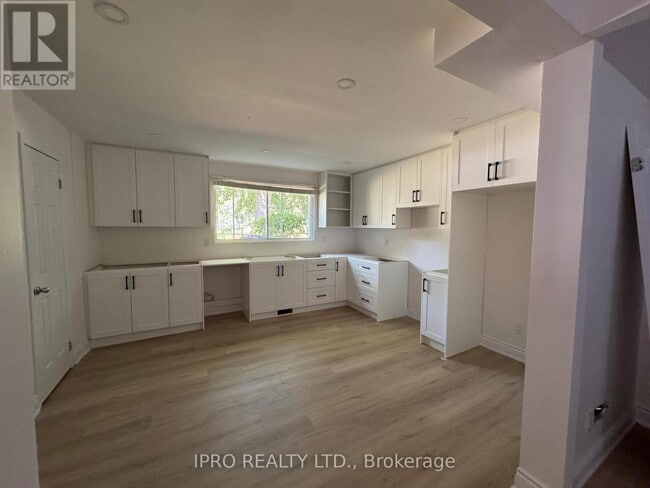 property at 2069 Thornlea Dr