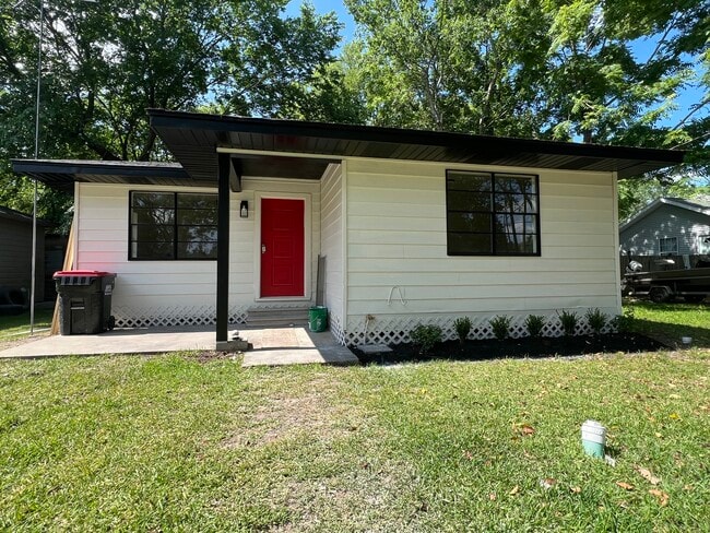 property at 265 W Hartel St