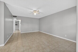 27 Andover B in West Palm Beach, FL - Building Photo - Building Photo