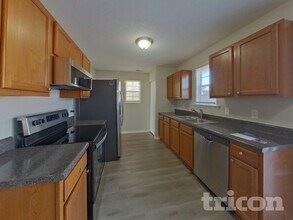 204 Fox Grove Cir in Columbia, SC - Foto de edificio - Building Photo