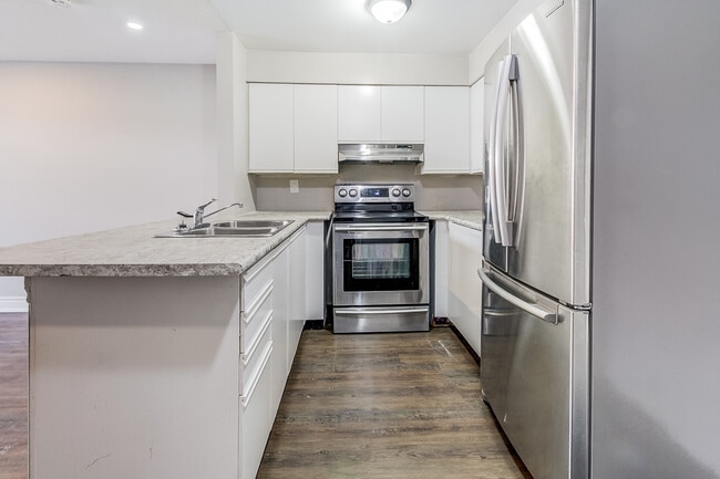 41 Vly Vw Rd in Kitchener, ON - Building Photo - Building Photo