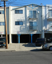 693 Sylvan St in Daly City, CA - Building Photo - Building Photo