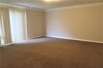 2205 Loring Ct in Decatur, GA - Foto de edificio - Building Photo