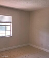 10477 NW 7th St in Pembroke Pines, FL - Building Photo - Building Photo