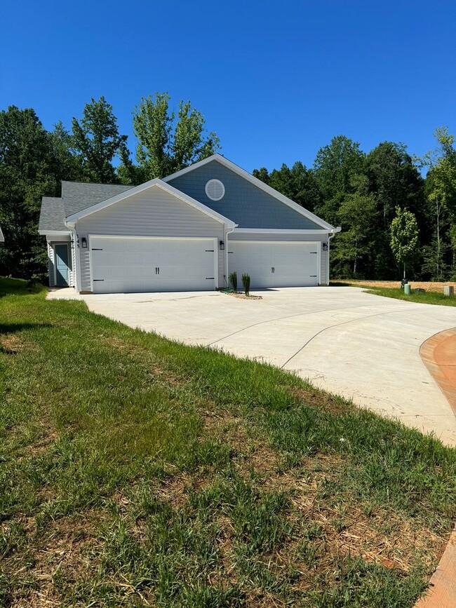 131 Brawley Villas Pl in Mooresville, NC - Building Photo - Building Photo