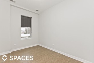 2247 W Lawrence Ave-Unit -# 206 in Chicago, IL - Building Photo - Building Photo