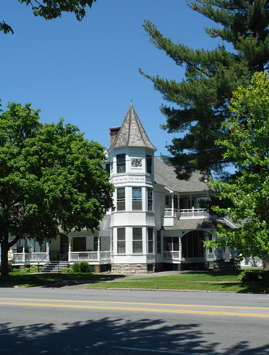 107 Union Ave in Saratoga Springs, NY - Building Photo