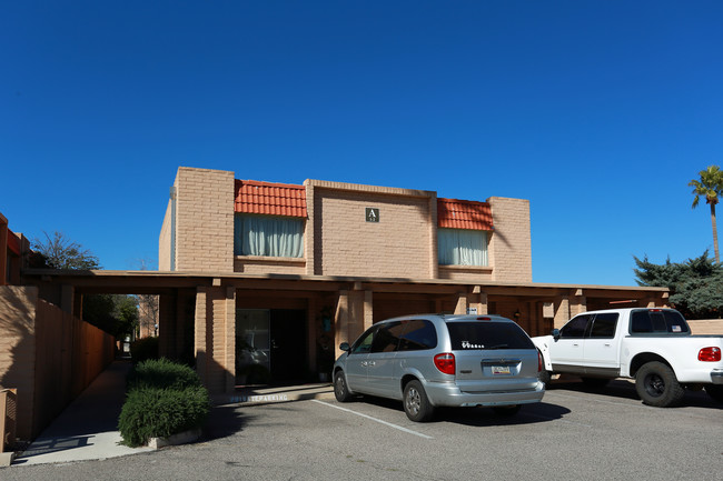 2875 N Tucson Blvd in Tucson, AZ - Building Photo - Building Photo