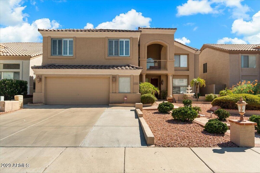 6321 W Buckskin Trail in Phoenix, AZ - Building Photo