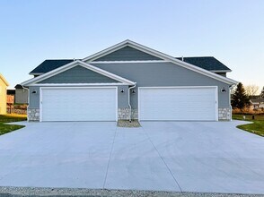 5995-5995 Hanson Ct, Unit 5993 in Lyons, WI - Building Photo - Building Photo