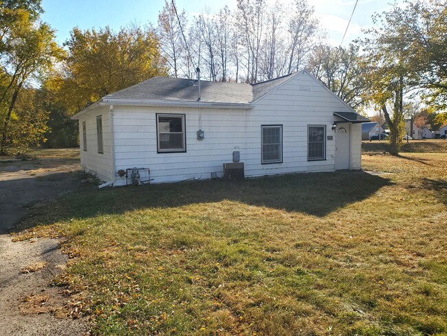 812 East End Ave in Evansdale, IA - Foto de edificio - Building Photo