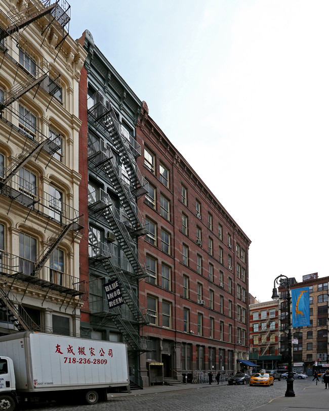 329-331 Canal St in New York, NY - Building Photo - Building Photo