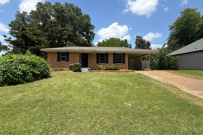 property at 3032 Queensgate Ave