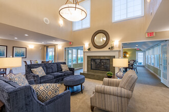 Foresthill Highlands Apartments & Townhomes in Franklin, WI - Building Photo - Interior Photo